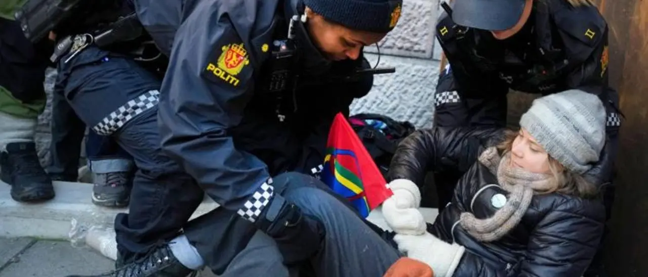 Greta Thunberg arrestata a Oslo: l’attivista protestava contro le turbine eoliche illegali
