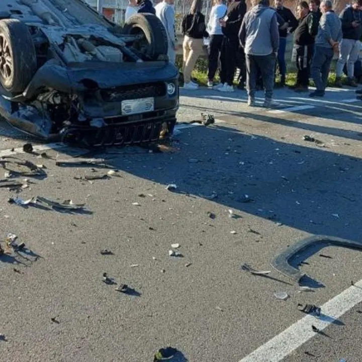 Incidente nel Catanzarese: tre auto coinvolte, due feriti lievi e traffico rallentato