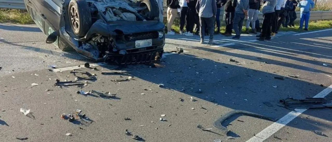 Incidente nel Catanzarese: tre auto coinvolte, due feriti lievi e traffico rallentato