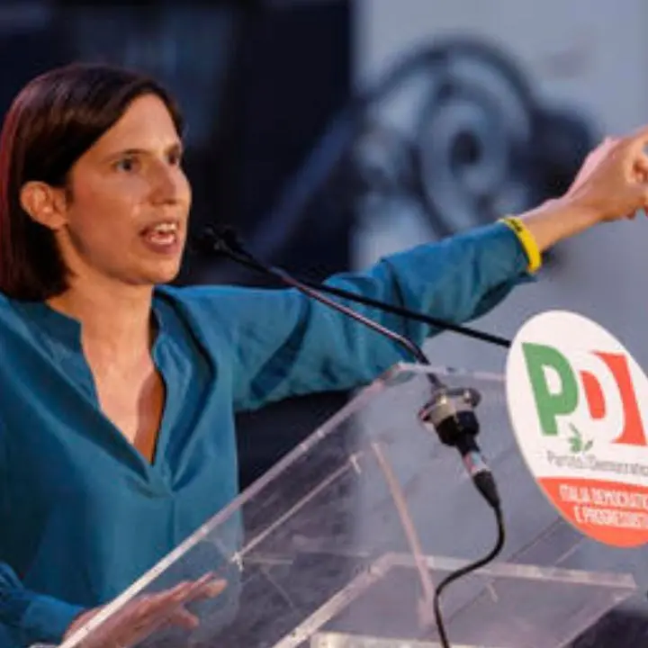 Elly Schlein e parlamentari del Pd a Crotone in visita alle vittime del naufragio