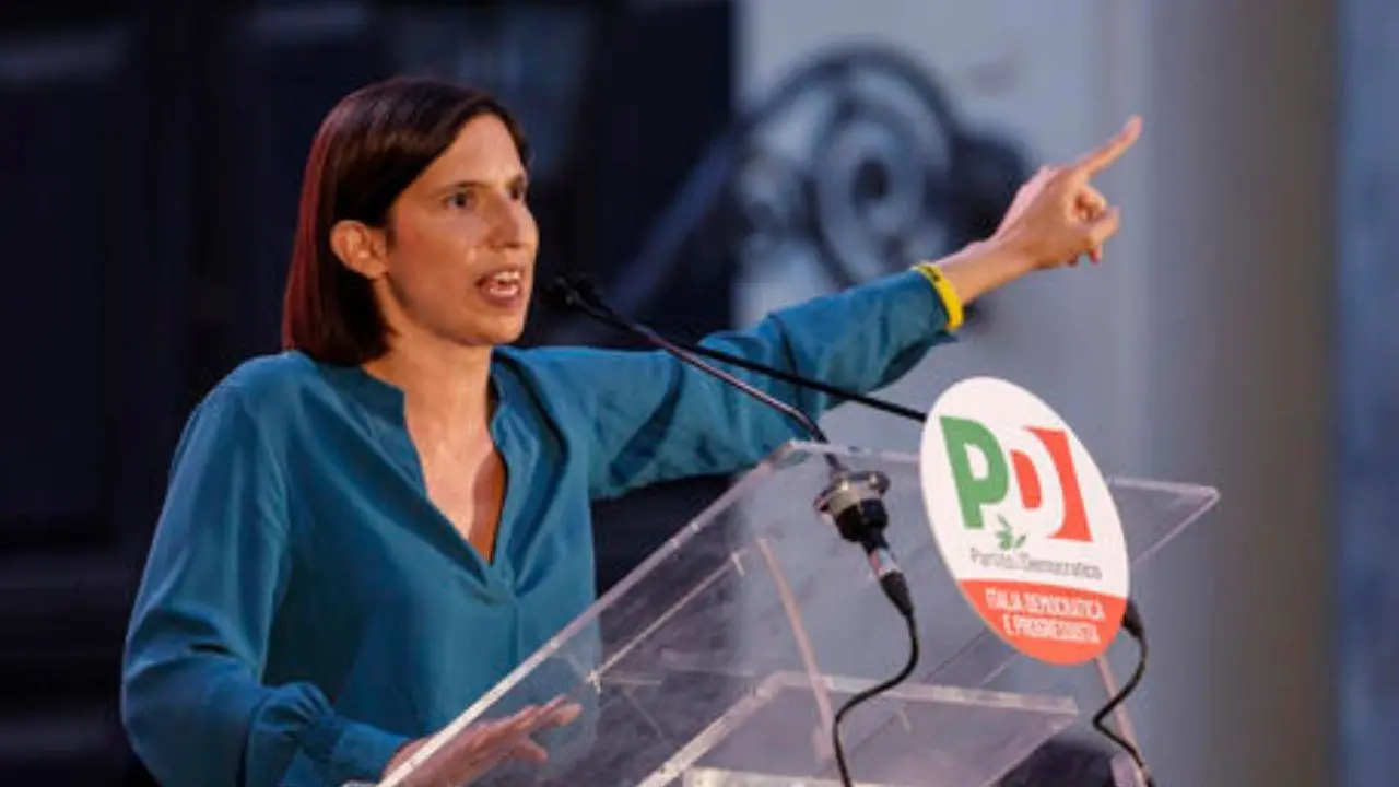 Elly Schlein e parlamentari del Pd a Crotone in visita alle vittime del naufragio