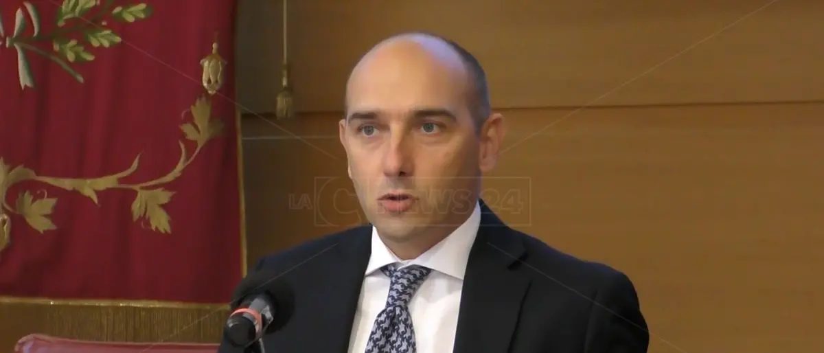 Naufragio Crotone, il sottosegretario Morelli: «Governo compatto su fiducia a Piantedosi»