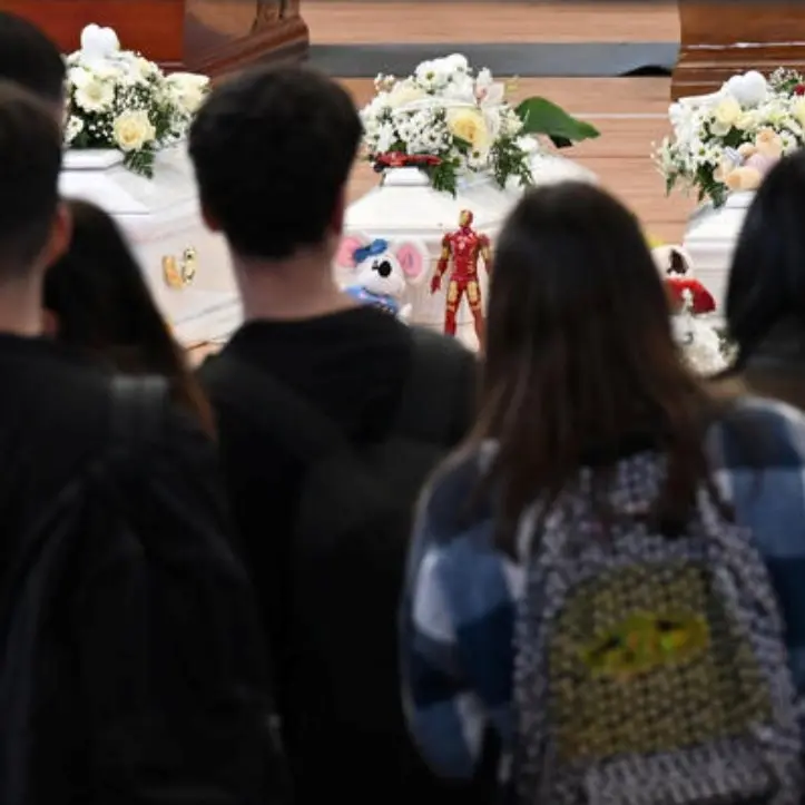 Ancora 12 morti senza nome, il dolore dei familiari chiamati a riconoscere i cadaveri