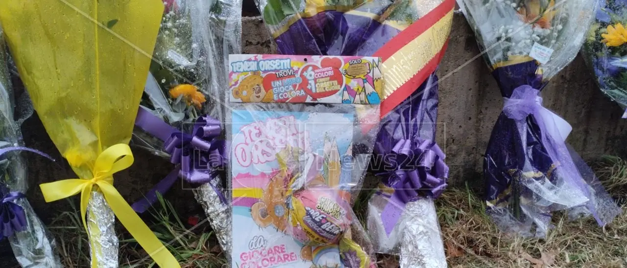 Cutro, videochiamate della Polizia scientifica nei Paesi d’origine per identificare le 12 vittime ancora senza nome