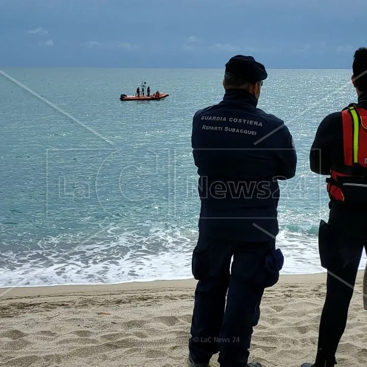 Strage a Cutro, riprese le ricerche in mare: tra i 30 e i 50 i migranti dispersi