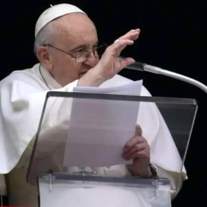 Strage di migranti, il Papa: «Le acque del Mediterraneo non siano più insanguinate, fermare i trafficanti»