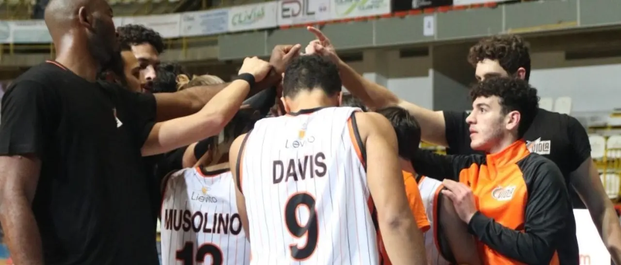 Sofferenza e gioia per la Viola Reggio Calabria: vince 74-73 contro la Virtus Padova