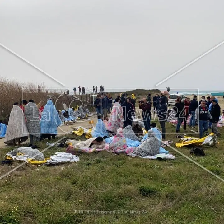 Strage di migranti a Cutro, l’incidente probatorio con i superstiti la prossima settimana