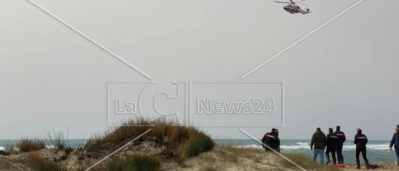 Naufragio a Cutro, uno degli arrestati: «Non sono uno scafista, ho pagato per quel viaggio»