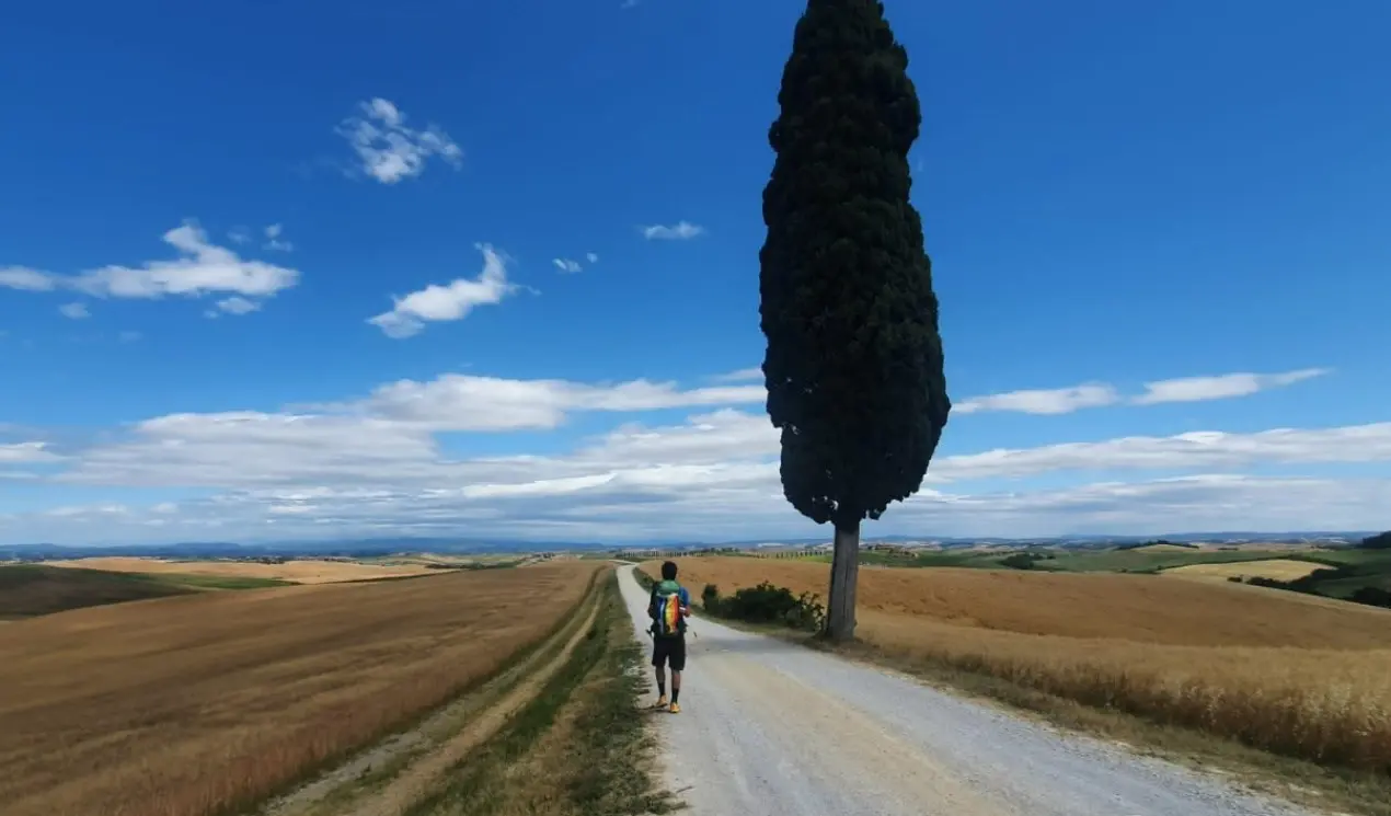 Percorrere i sentieri più belli d’Italia e al contempo lavorare, Davide Fiz e il suo smart walking fanno tappa anche in Calabria