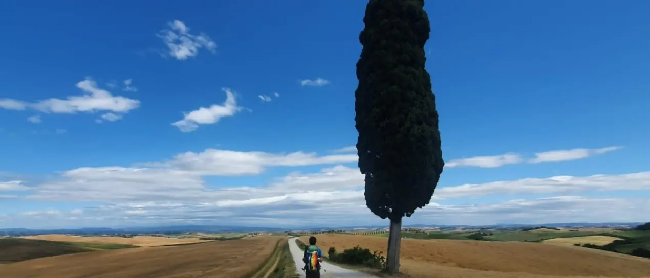 Percorrere i sentieri più belli d’Italia e al contempo lavorare, Davide Fiz e il suo smart walking fanno tappa anche in Calabria