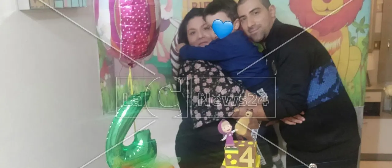 A Cosenza la battaglia del piccolo Michele contro un tumore raro, mamma Isabella: «Pregate per il mio bimbo»