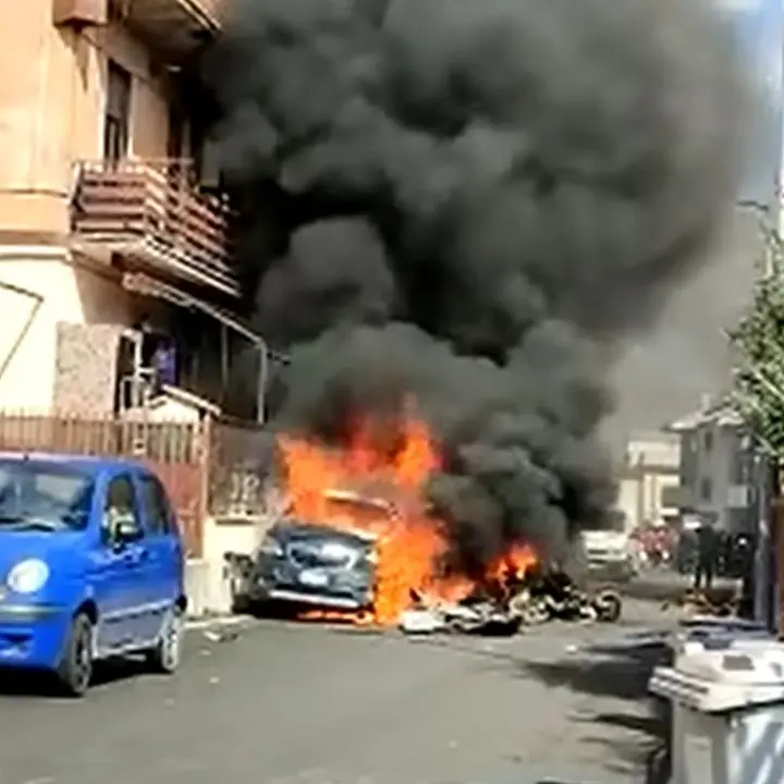 Scontro in volo tra due aerei militari da addestramento a Roma: morti entrambi i piloti