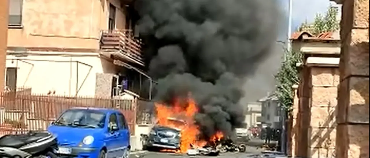 Scontro in volo tra due aerei militari da addestramento a Roma: morti entrambi i piloti