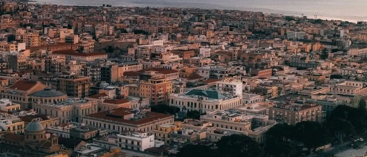 Nuove Circoscrizioni a Reggio, tra occasione mancata e rischio di vuoto democratico: l’analisi critica di Nicola Novarro\n