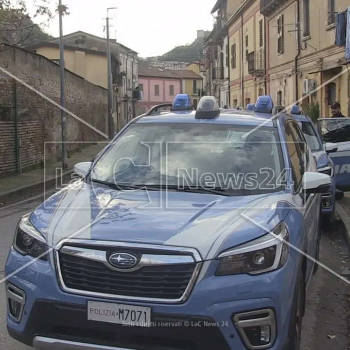 Omicidio a Reggio Calabria, soffocato un uomo in casa sua: indagini in corso