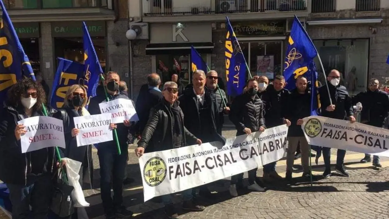 Lavoratori Simet licenziati, fumata nera nell’incontro a Catanzaro. Renna: «Abbiamo discusso del nulla»