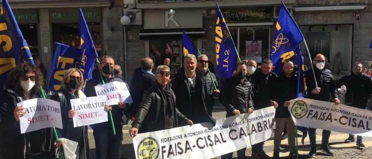 Lavoratori Simet licenziati, fumata nera nell’incontro a Catanzaro. Renna: «Abbiamo discusso del nulla»