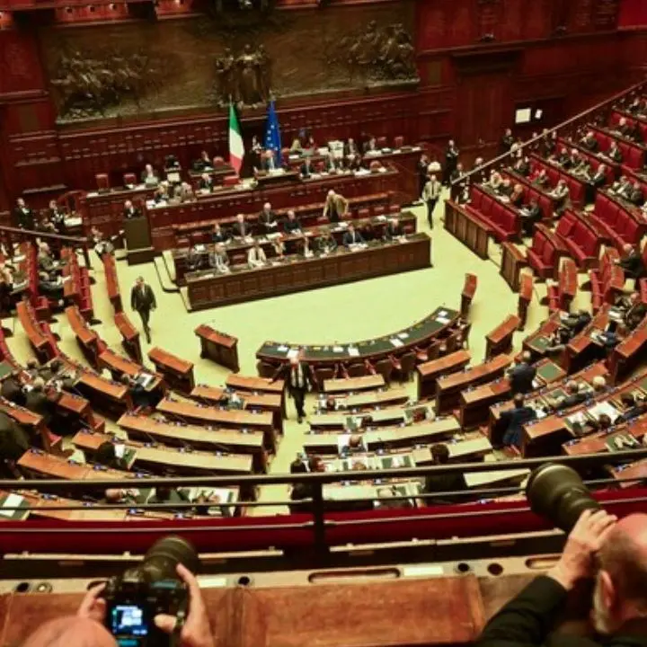 Naufragio Cutro, il dibattito alla Camera dopo l’informativa del ministro Piantedosi