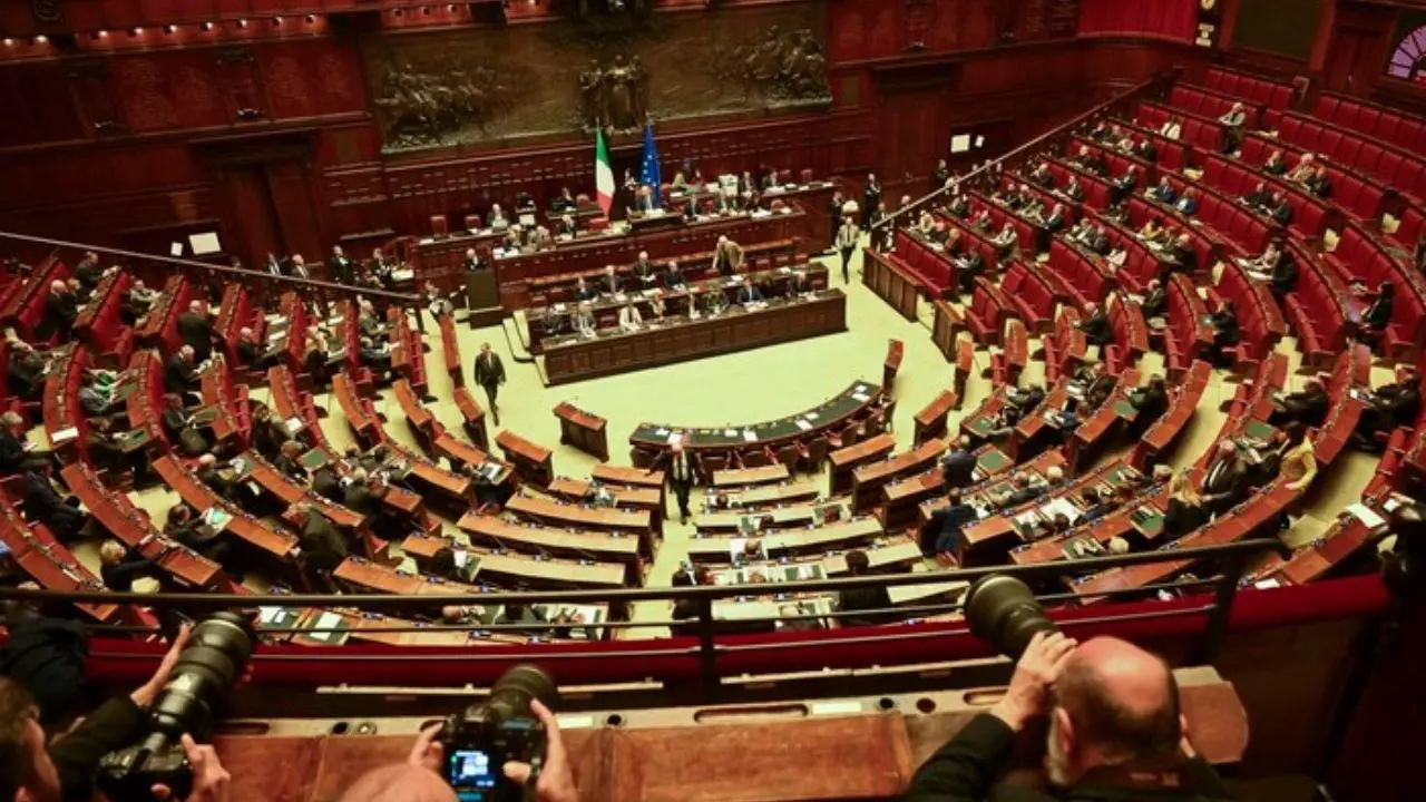 Naufragio Cutro, il dibattito alla Camera dopo l’informativa del ministro Piantedosi