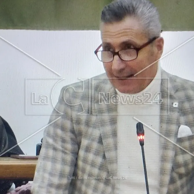 Rocco Papalia insignito della Medaglia d’Oro Calabria 2025, l’orgoglio di Taurianova nel riconoscimento\n