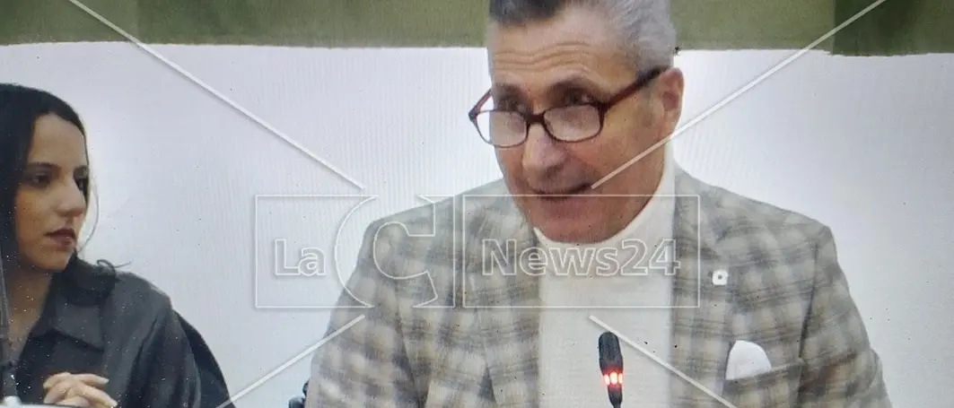 Rocco Papalia insignito della Medaglia d’Oro Calabria 2025, l’orgoglio di Taurianova nel riconoscimento\n