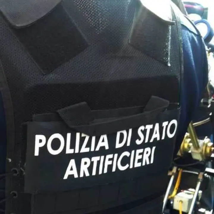 Bomba trovata nel Reggino, l’ordigno è stato fatto brillare dagli artificieri: indagini in corso