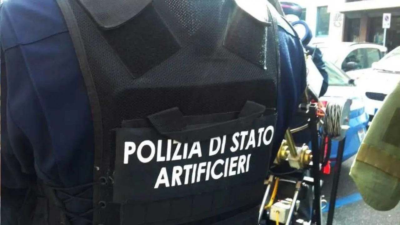 Bomba trovata nel Reggino, l’ordigno è stato fatto brillare dagli artificieri: indagini in corso