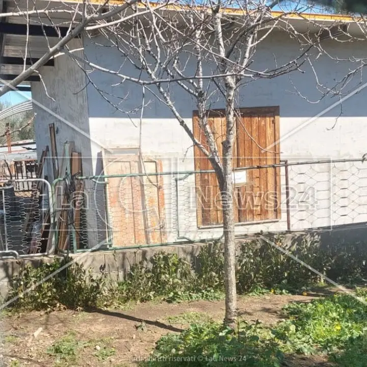 Omicidio nel Reggino, donna trovata morta in un appartamento a Rosarno: fermato il compagno