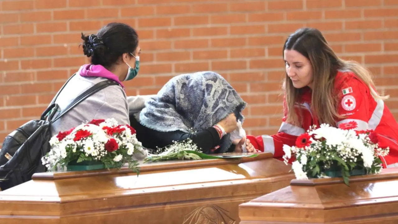 Salme migranti a Bologna, la Rete 26 febbraio: «Diamo loro dignità, devono riposare nella loro terra»