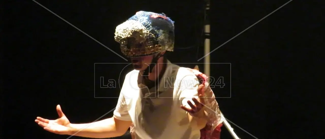 Un monologo dedicato alle vittime della statale 106: al teatro di Badolato va in scena “Spartacu Strit Viù”