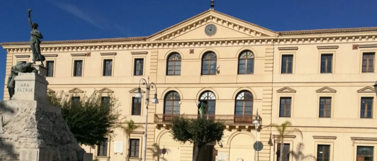 Elezioni comunali a Locri, per la corsa alla poltrona di sindaco potrebbe essere una sfida a tre