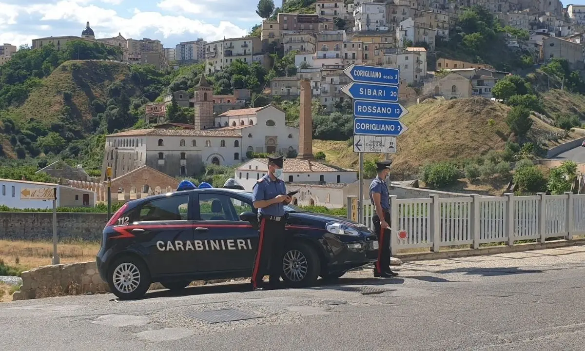 Atti di violenza nei confronti delle rispettive coniugi: divieto di avvicinamento per due uomini