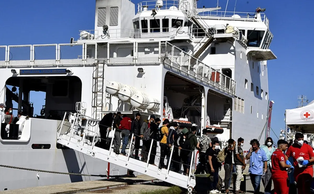 Migrante sbarcata a Reggio Calabria partorisce due gemelli: «Grazie Italia per l’accoglienza»