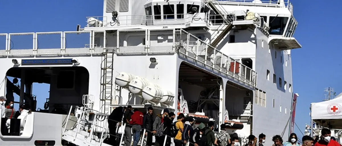 Migrante sbarcata a Reggio Calabria partorisce due gemelli: «Grazie Italia per l’accoglienza»