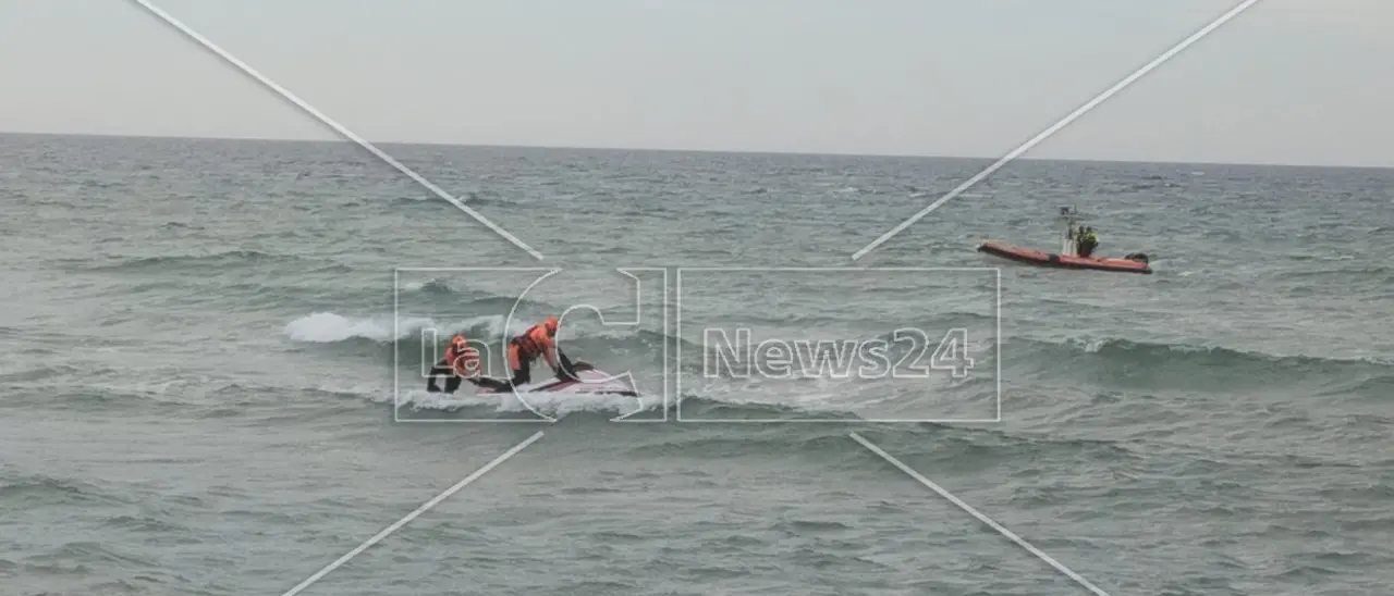 Strage migranti a Cutro, recuperato il corpo di un uomo: sale a 80 il numero delle vittime