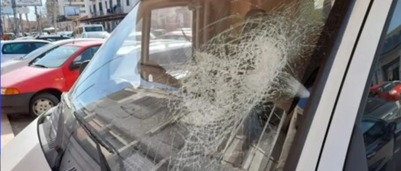 Crotone, danneggiato il camper di “On The Road” che distribuisce pasti ai senzatetto