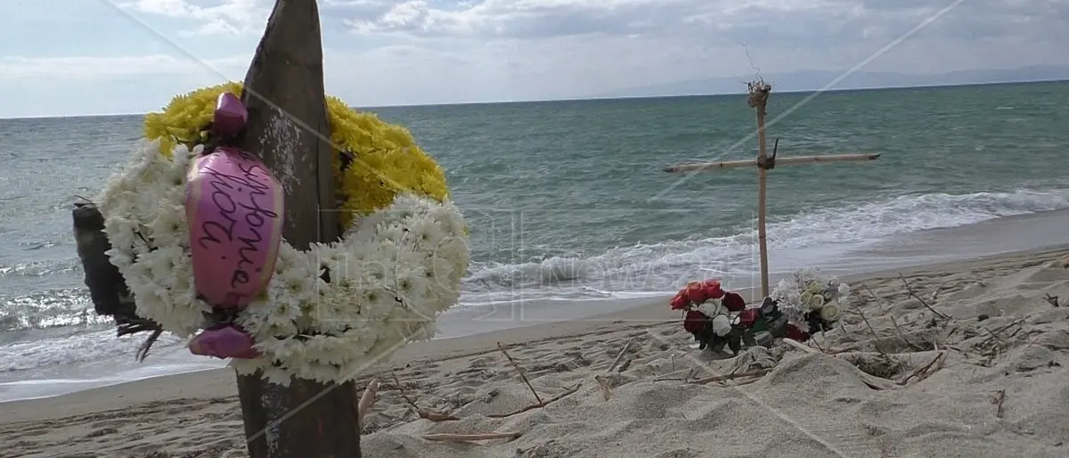 Strage di migranti a Cutro, recuperati altri cinque corpi: l’ultimo è di una bimba di 3 anni. Sono 86 le vittime accertate