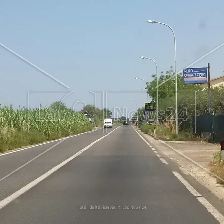 Incidente a Roseto Capo Spulico: scontro tra un camion e un’utilitaria, ferito trasportato in elisoccorso a Cosenza