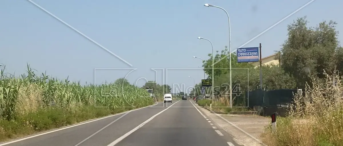 Incidente a Roseto Capo Spulico: scontro tra un camion e un’utilitaria, ferito trasportato in elisoccorso a Cosenza