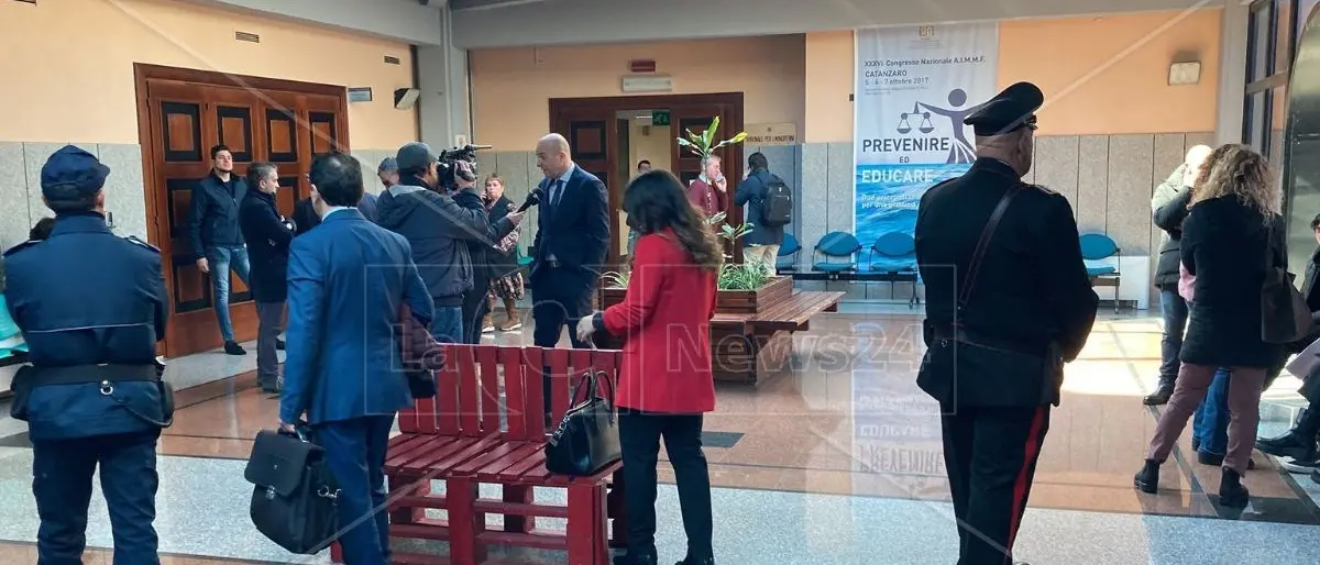 Strage migranti Cutro, iniziato l’incidente probatorio del presunto scafista minorenne