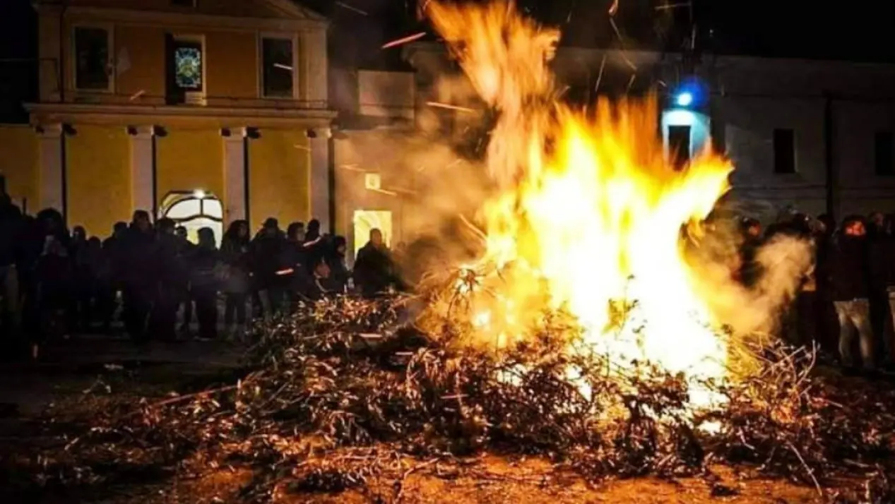 Falò, musica folk e piatti tradizionali: a Spezzano Albanese torna la festa di San Giuseppe