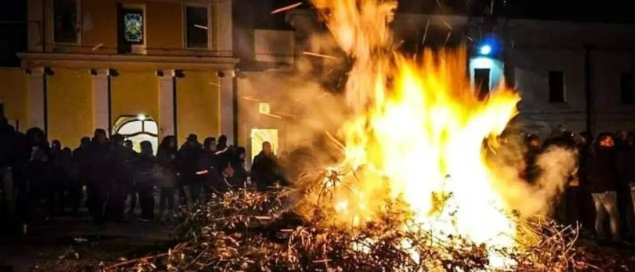 Falò, musica folk e piatti tradizionali: a Spezzano Albanese torna la festa di San Giuseppe