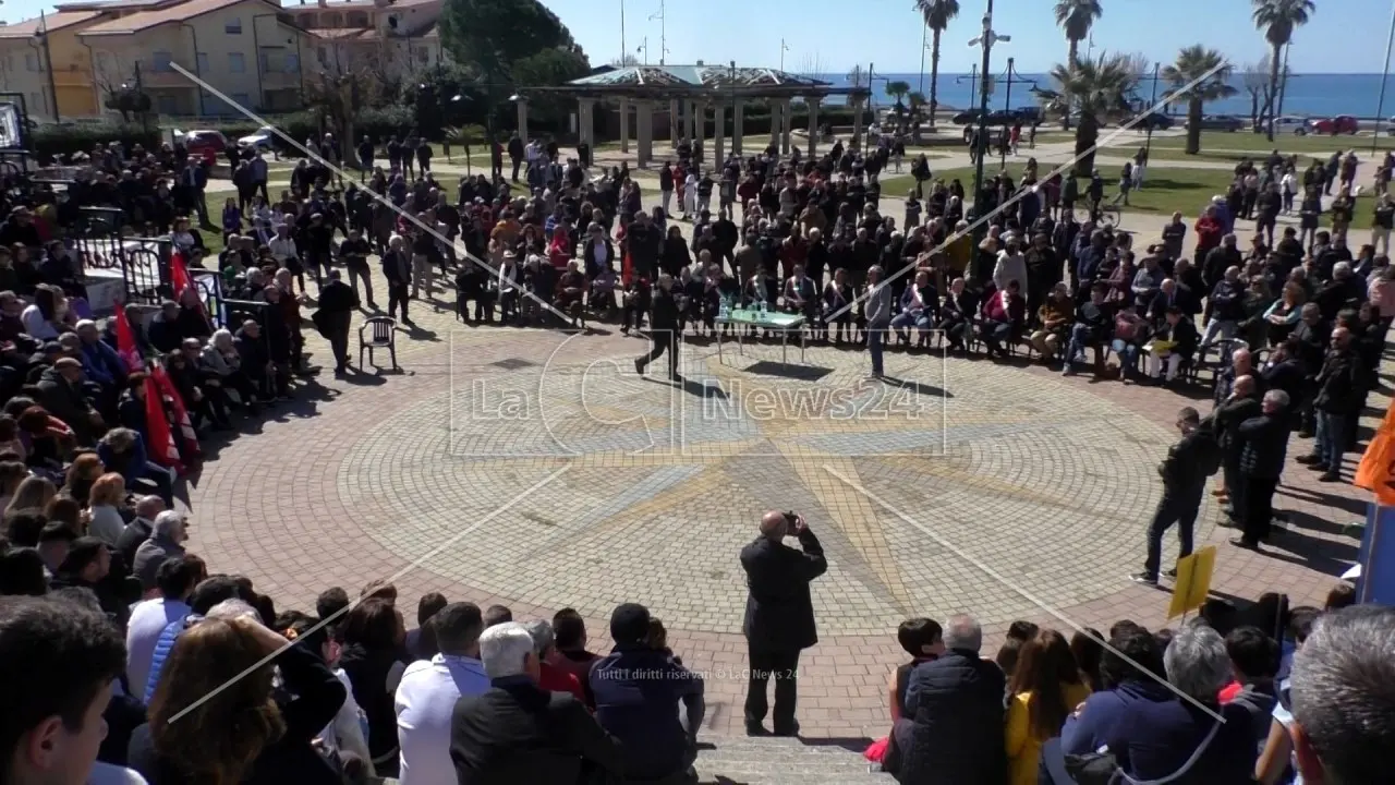 San Sago, in mille in piazza per dire no alla riapertura dell’impianto di smaltimento dei rifiuti