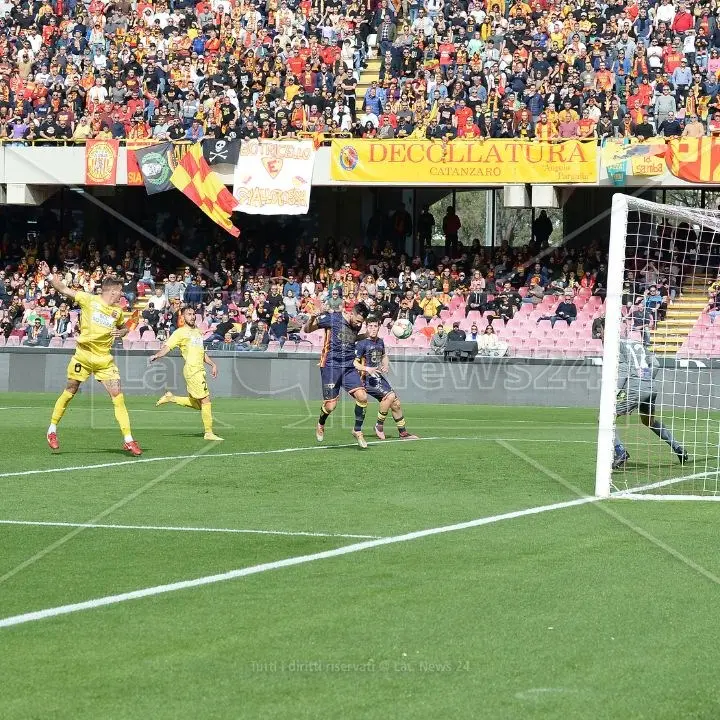 Il Catanzaro vola in Serie B, battuta la Gelbison a Salerno: finisce 0-2 per i giallorossi