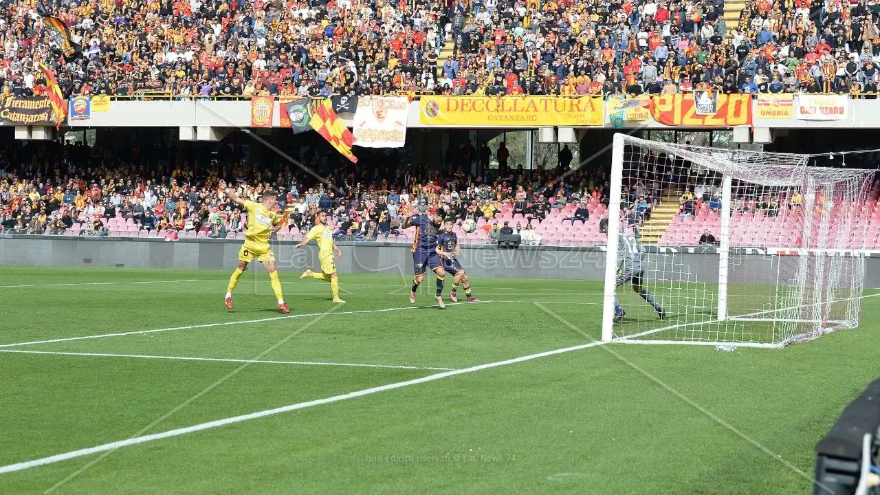 Il Catanzaro vola in Serie B, battuta la Gelbison a Salerno: finisce 0-2 per i giallorossi