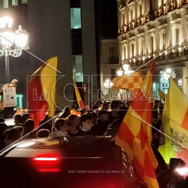 Catanzaro in Serie B, la festa continua al Ceravolo con l’arrivo della squadra in città - VIDEO