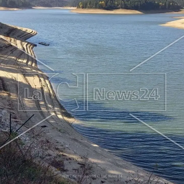 Laghi silani già quasi al minimo: «Nel Crotonese si rischia un’emergenza idrica più grave dello scorso anno»
