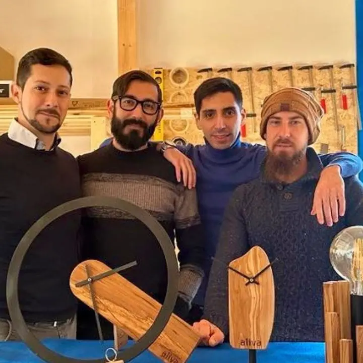 I 4 ragazzi calabresi che dagli scarti degli ulivi producono elementi d’arredo che sono pezzi di storia