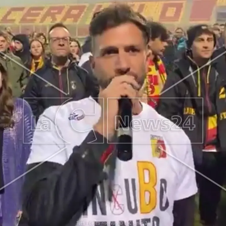 Il bomber Iemmello fa partire il coro offensivo contro il Cosenza: «Venga squalificato»